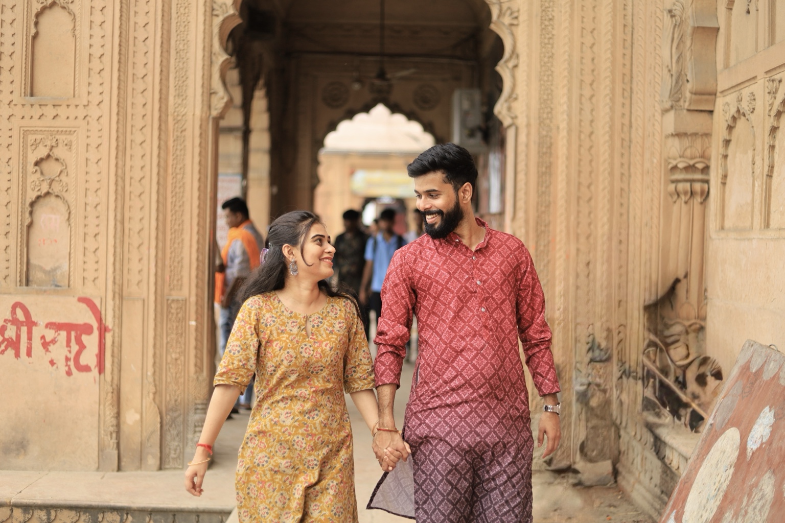 Priyanshu and Pallavi walking hand in hand